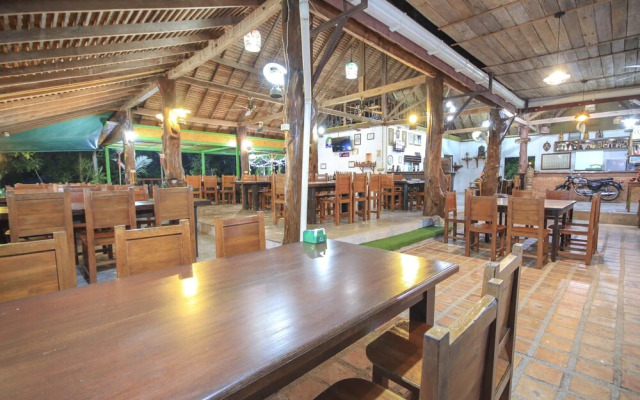 OYO 75353 Loy Chalet Resort