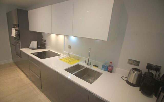 The Station Suite (Peymans)