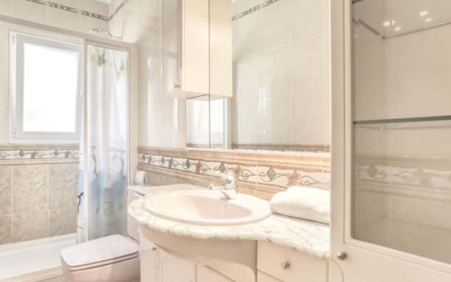 Villa - 12 Bedrooms with Pool and WiFi - 106430