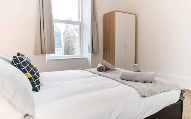 Aberdeen City Modern Apartment