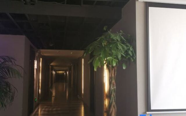 Xinyang Youmei E-sports Hotel