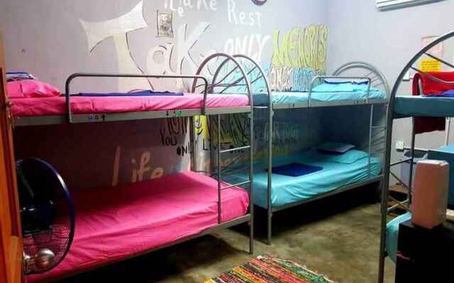 Bobi's Cafe Backpackers Hostel