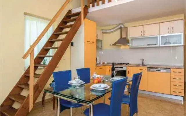 Six Bedroom Holiday Home in Medulin