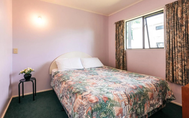 Olive Lane - Waiheke Holiday Home