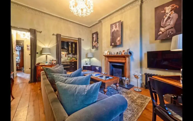 Holland Park Classic High Ceilings Luxury 2 Bed