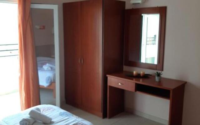 Zefiros Apartments