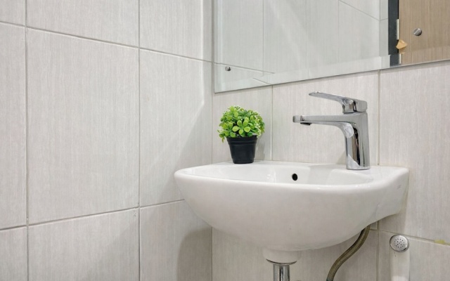 Wooden Accents Studio At Monroe Tower Apartment