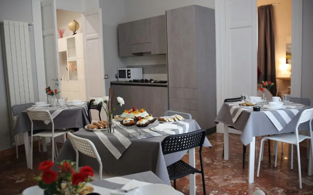 * 1 * 7 * 4 * Via Roma, Rooms Breakfast, B&B