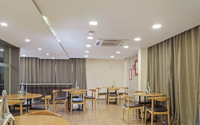 OYO Townhouse 030 Ashram Road Ahmedabad