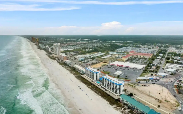 Aqua Vista Condominiums
