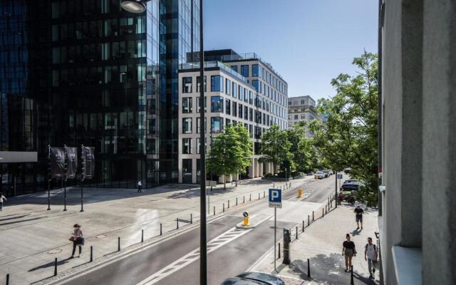 oompH Warsaw Central Deluxe Apartment