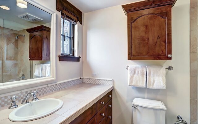 Luxury Mountainside 5BR Chalet in Vail Village by RedAwning