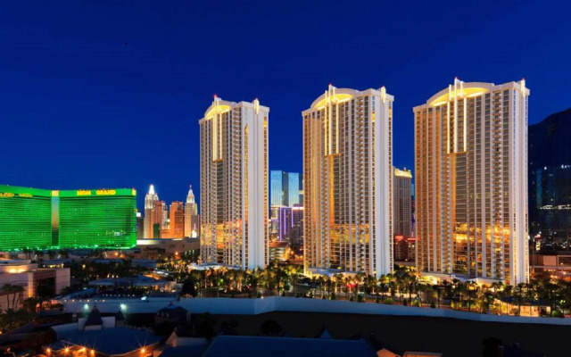 StripViewSuites at Signature