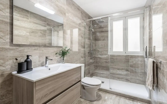 Alonso - 3 Bedrooms With Terrace in Rios Rosas