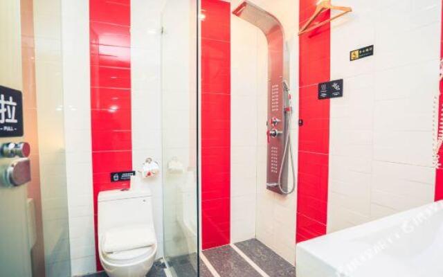 Space Box Hotel