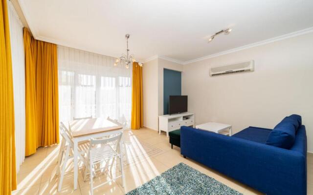 Flat With Balcony and Shared Pool in Belek