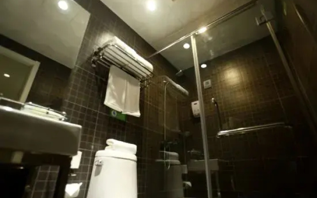 Motel  Hotel (Shenyang Wuai Market Xiaonan gas station store)