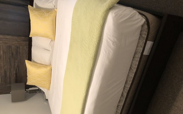 Brushwood House by Smith Point Beach