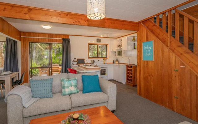 Hillside Haven - Tairua Holiday Home