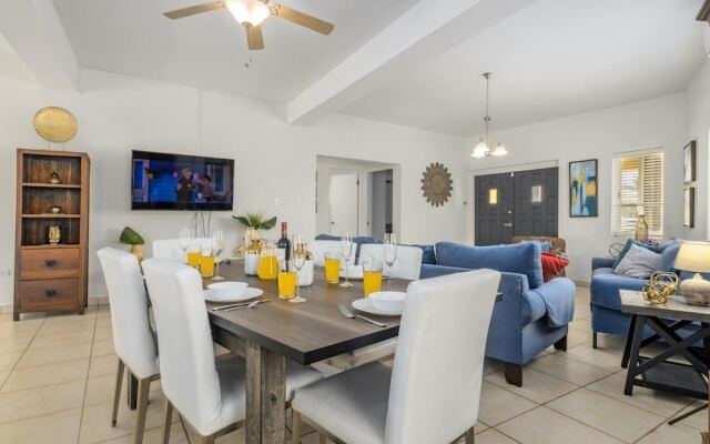 Cheerful Caribbean Villa w Private Pool 3BR