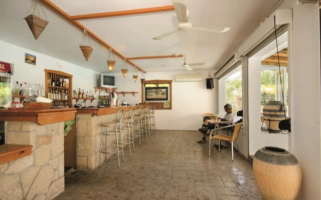 Coliseum Studios & Apartments