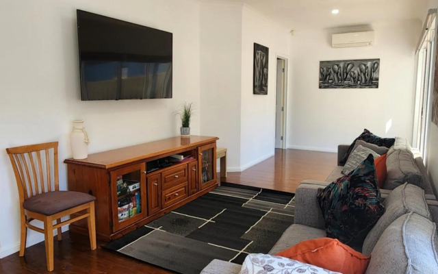 LUXURIOUS Couples Escape, SPA BATH, Netflix, NBN