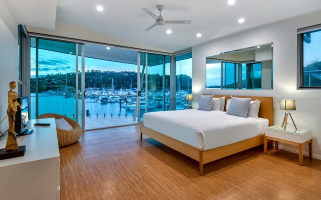 Pavillions 25 Penthouse with Marina View