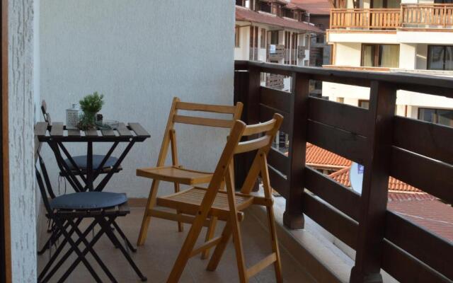 Pine Tree Apartment D34