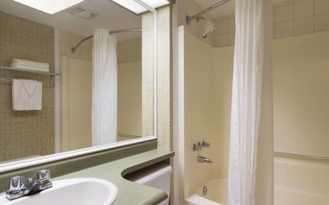 Travelodge by Wyndham Langley