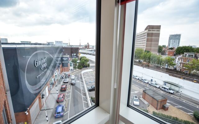 Gunwharf Quays Chic Apartment