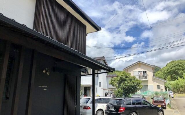 Ricco Mond Hills Apartment House 101