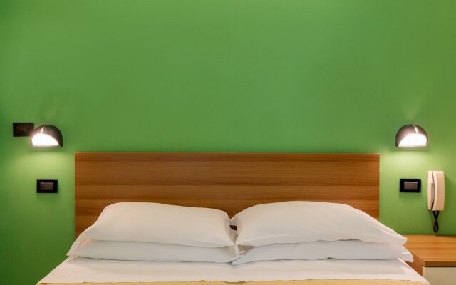 Sunflower Surf Youth Hotel