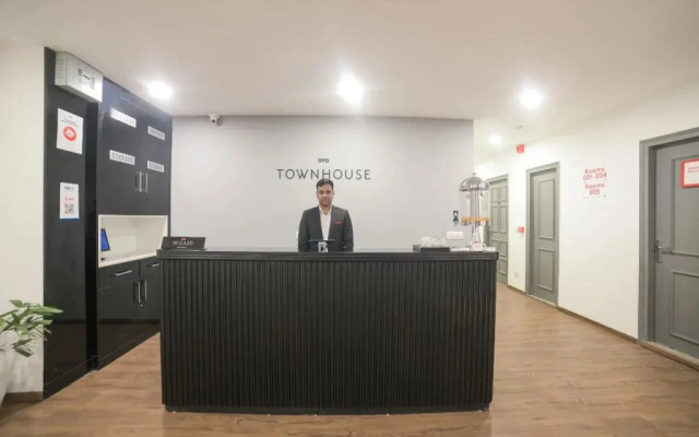 OYO Townhouse 82 Chander Nagar Janakpuri