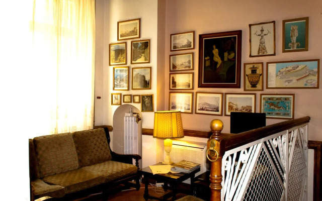 Acropolis House