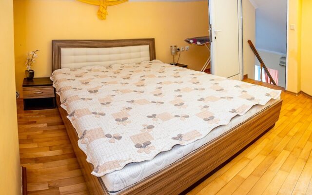 FM Luxury 1-BDR Maisonette with Terrace