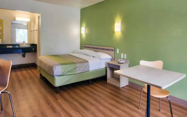 Motel 6 Tallahassee, FL - Downtown