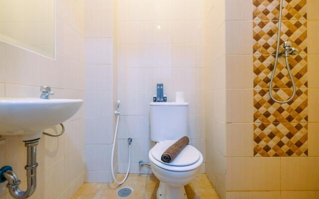 Homey and Comfort Living Studio Room at Dave Apartment