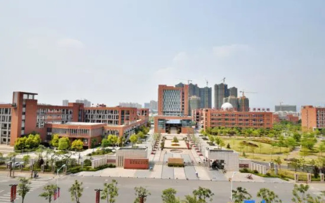 Vienna Hotel(Zhangzhou Jiaomei WanYi square store)