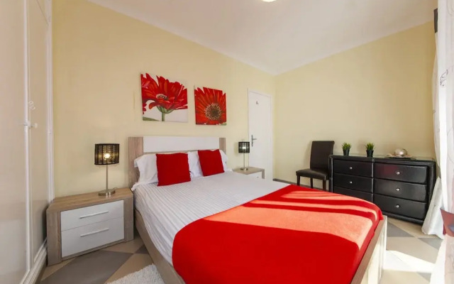 B17 - The Stunning Seaview Apartment