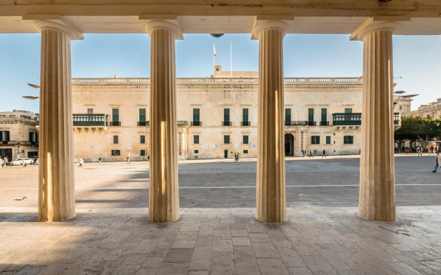 Valletta Main Street Apartment DELUXE
