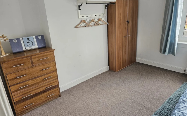 Snug - Meadhan Apartment