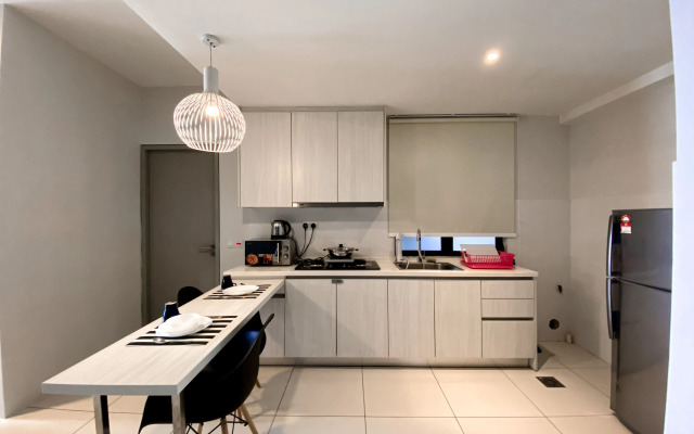 One Tebrau, Scenery Suite by HomestayJB