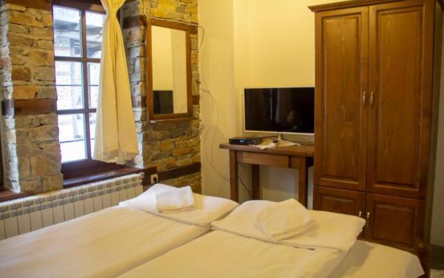 Leshtenski Rai Guest House