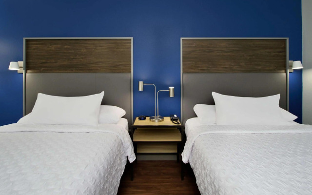 Tru by Hilton Mobile