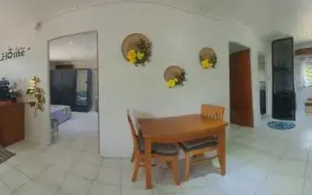 Cosy 2 bedroom unit with pool,Wifi parking