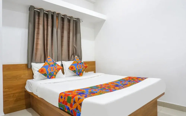 Fabhotel White House Inn