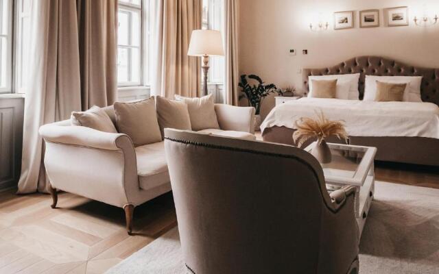 Room42 - Suites & Apartments