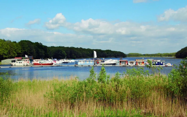 Apartment by Lake Muritz With Marina Views