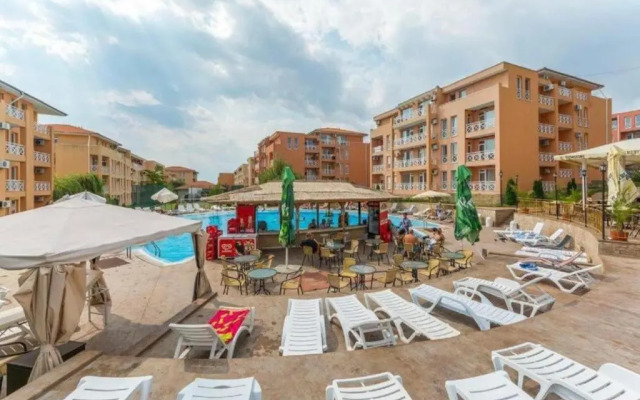 Studio in Sunny Day 6