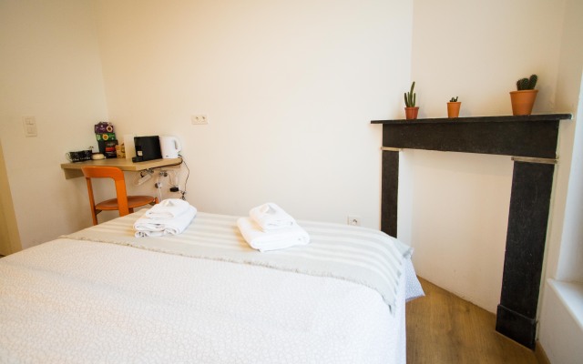 Unit 9 - Vibrant Room near Avenue Louise Best Location
